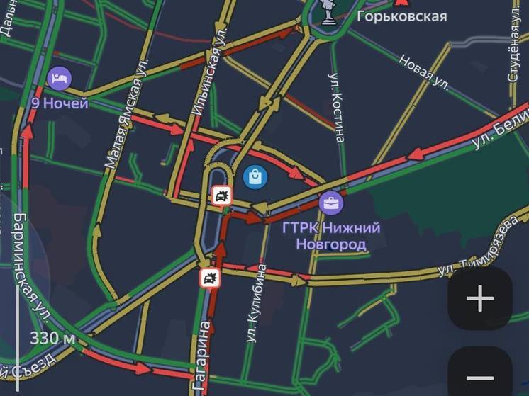 Огромный затор образовался из-за аварий на площади Лядова в Нижнем