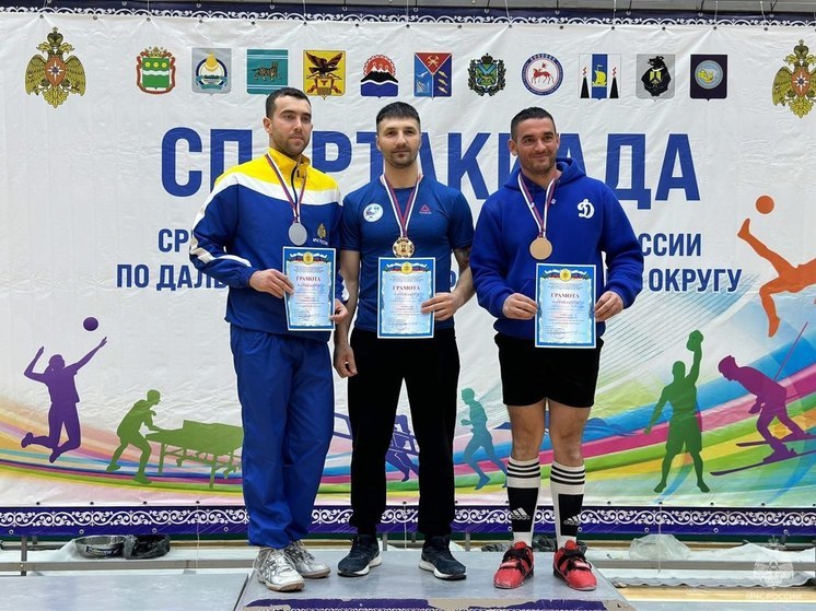Сахалинский спасатель стал «бронзовым» гиревиком Дальнего Востока