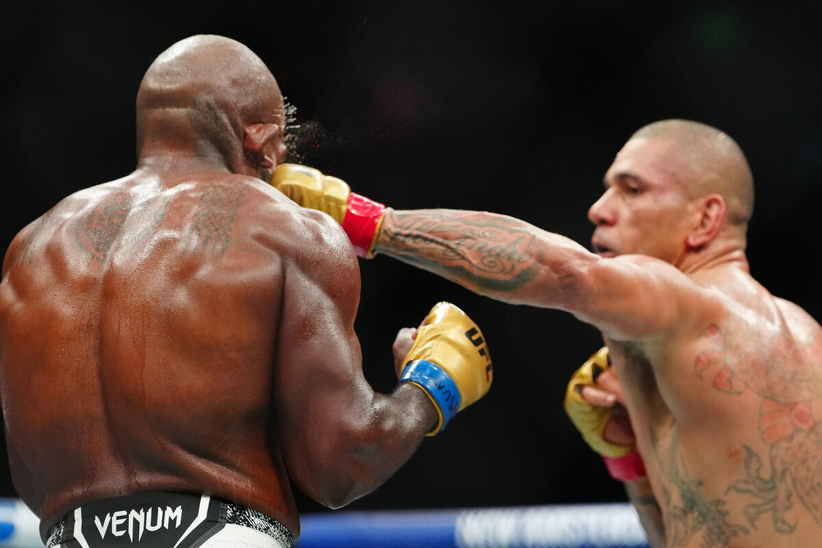 Алекс Перейра забил Халила Раунтри на UFC 307