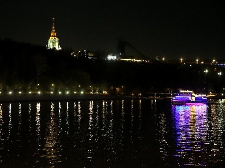 В районе Лужников обнаружено загрязнение акватории Москвы-реки