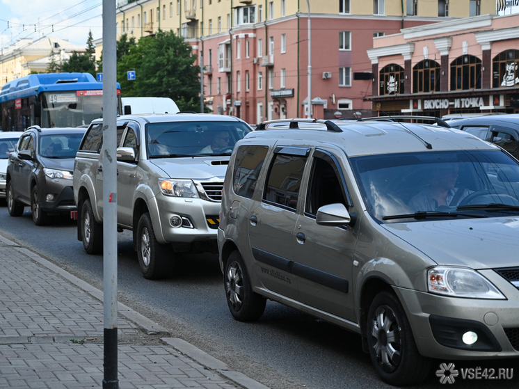 Пробки осложнили движение в центре Кемерова