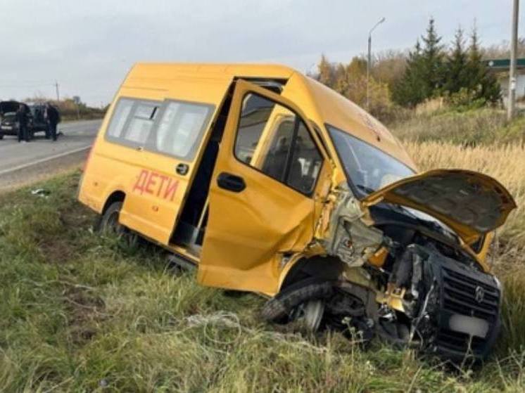 Дети попали в ДТП на школьном автобусе в Нижегородской обл.