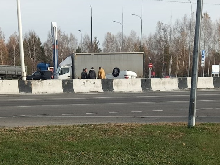 На Барнаульском шоссе в Новоалтайске произошло ДТП с переворотом