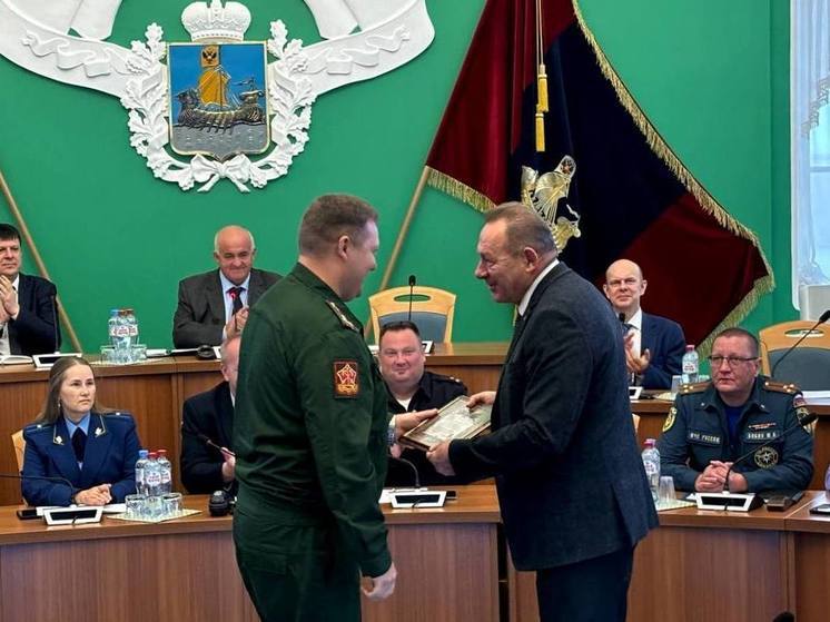 Замгубернатора Костромской области получил грамоту от начальника управления Генштаба