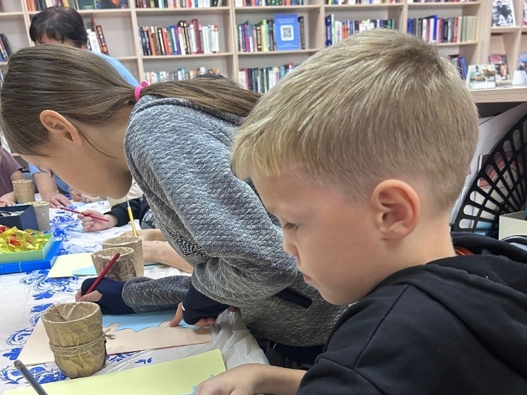 Мастер-класс «Комплимент от осени» организовали для детей в НАО