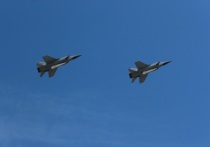 Министерство обороны РФ отчиталось, что российские военные днем ранее нанесли групповой удар гиперзвуковыми ракетами «Кинжал» по аэродромной инфраструктуре Вооруженных сил Украины (ВСУ). Об этом гласит сводка, представленная в официальном телеграм-канале Минобороны.