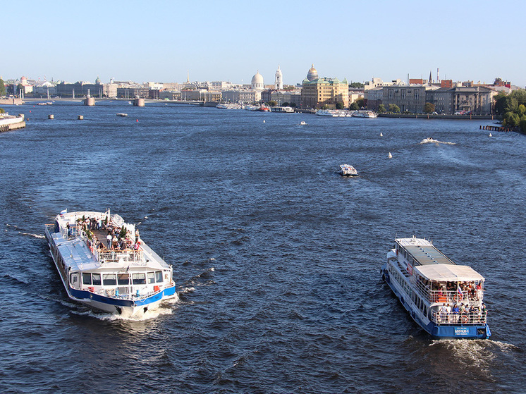 Относительно недавно в мире отмечали День туризма. В Петербурге путешественников всегда ждут. А туристы, согласно многочисленным опросам, любят приезжать в Северную столицу. Что же их привлекает? Ответ на этот вопрос ищут и эксперты всевозможных сервисов и аналитических компаний, которые регулярно публикуют рейтинги и перечни, касающиеся самых разных тем и сфер жизни. Город на Неве попадает в них довольно часто. «МК в Питере» отсмотрел множество исследований и выбрал самые необычные. 