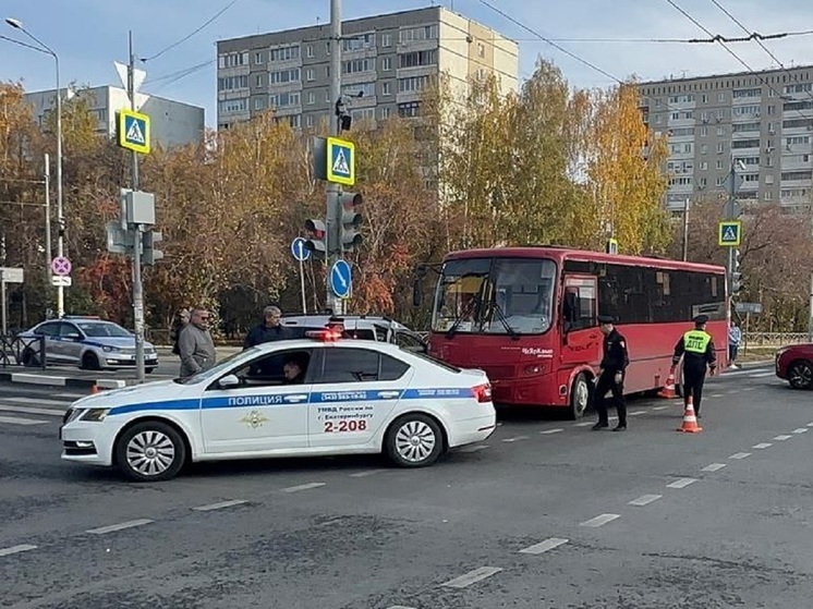 Четыре пассажира пострадали в ДТП с автобусом в Екатеринбурге