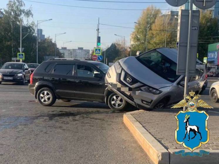 В Самаре после ДТП с двумя иномарками госпитализировали 2-месячного малыша