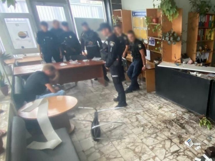 Украинец разгромил приемную Минсоцполитики из-за отсутствия порядочных невест