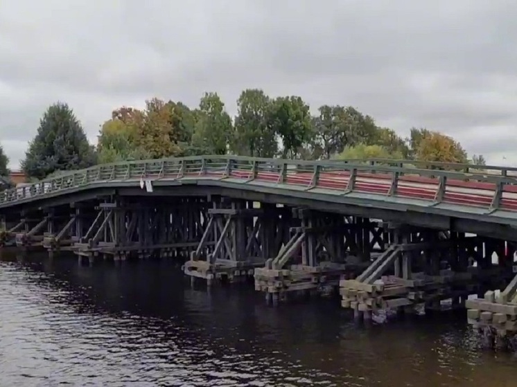 У Петропавловской крепости начали ремонтировать Кронверкский мост