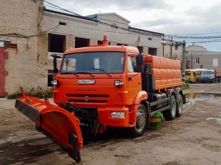 В Новгородскую область прибыла новая техника для уборки автомобильных дорог