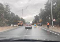 Водители в Чите с утра 9 октября советуют друг другу в мессенджерах объезжать место ремонта дороги на пересечении улиц Сухая Падь и Курнатовского с объездным шоссе возле Центрального кладбища из-за большой пробки, вызванной заменой асфальта