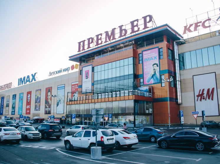 Легковой автомобиль перевернулся на парковке у ТРЦ «Премьер» в Рязани