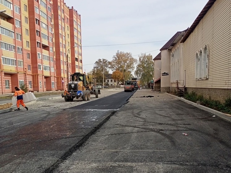 В Йошкар-Оле продолжается осеннее благоустройство улиц