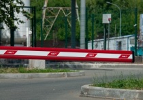 Телеграм-канал Mash Batash сообщает, что в Уфе офисные клерки украли шлагбаум, купленный жильцами дома на улице Цурюпы. 