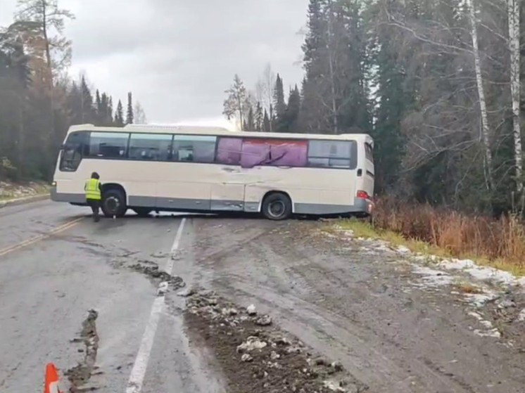 Под Красноярском автобус с пассажирами попал в серьезное ДТП