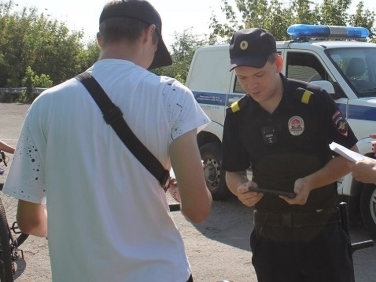 Сызранец украл телефон на остановке и продал его за 12 тысяч рублей