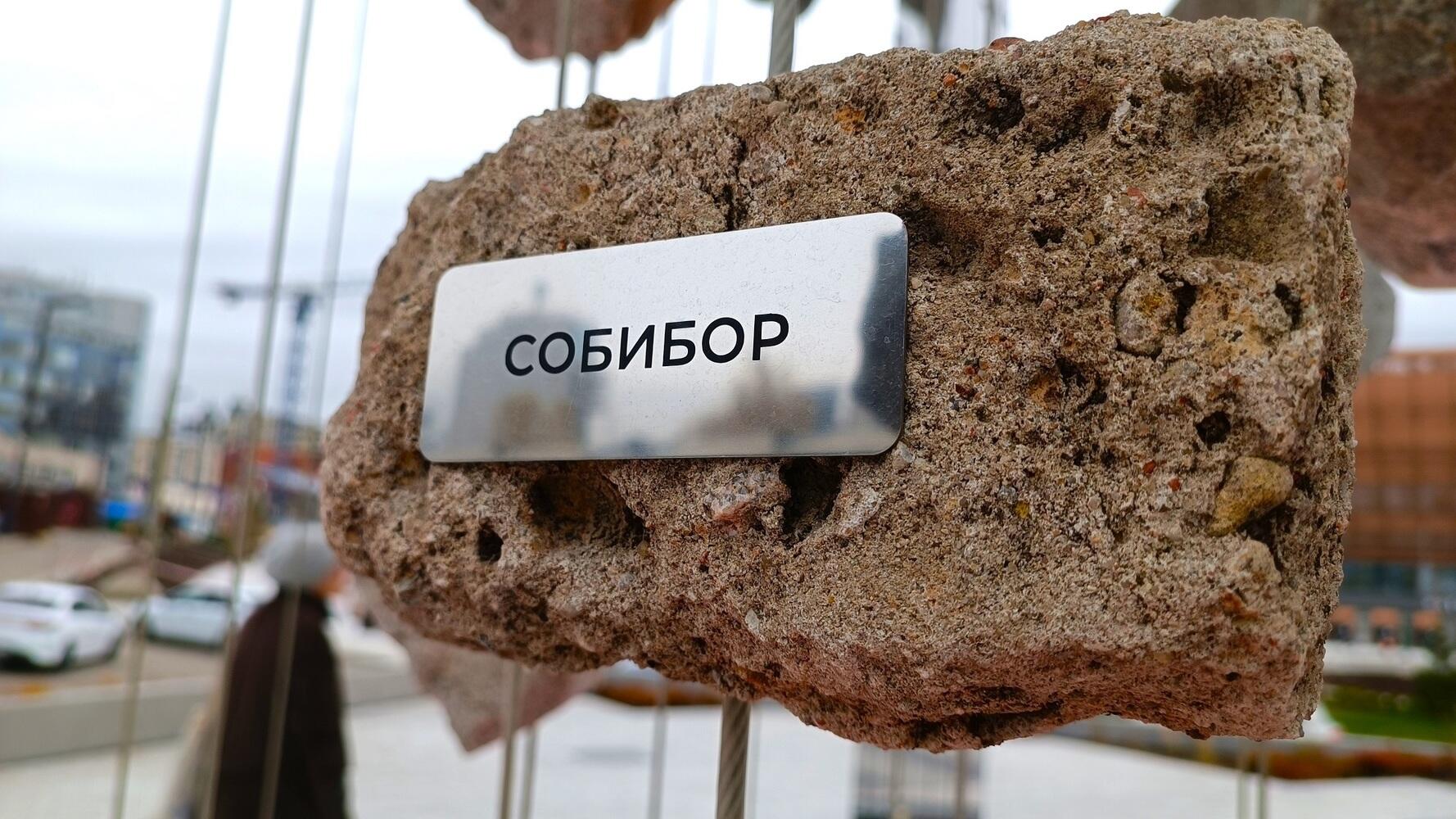 В Екатеринбурге открыли площадь Спасения и монумент памяти жертв Холокоста
