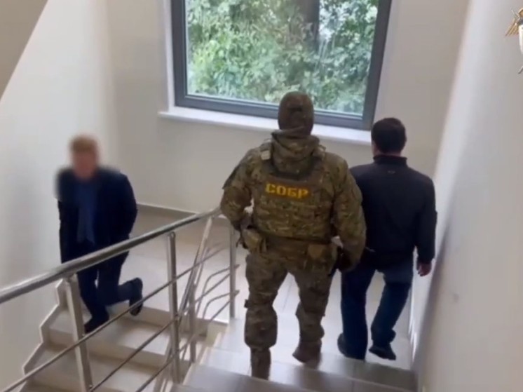 Менеджер металлургической компании из Красноярска задержан из-за респираторов