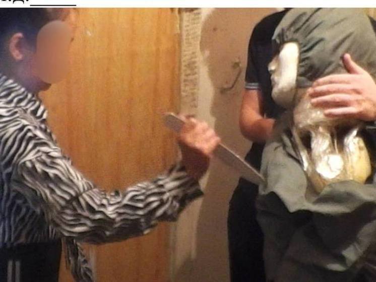 Жительницу Даурии задержали за убийство соседа в Забайкалье