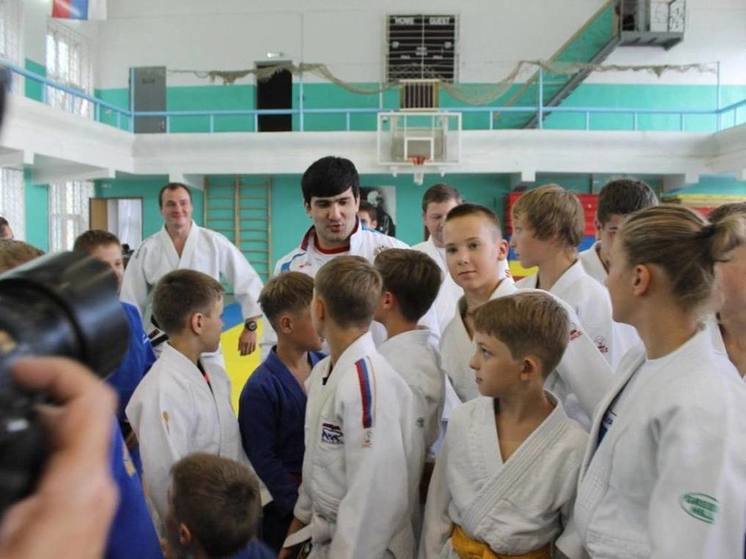 Ложная тревога: Александр Хинштейн рассказал о будущем спортклуба "Олимп"