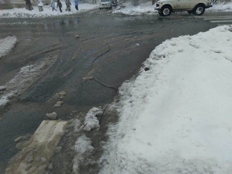 МЧС предупреждает о сильном снеге и гололедице в Свердловской области