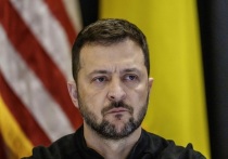 Газета The Washington Post (WP) со ссылкой на западных дипломатов сообщает, что позиции украинского лидера Владимира Зеленского ослабли из-за успешных наступательных действий РФ в Донбассе и провала операции вооруженных сил Украины (ВСУ) в Курской области, поэтому он стал более открытым для диалога и мирных переговоров с Москвой, хотя еще недавно безальтернативно выступал за мир на условиях Киева. 