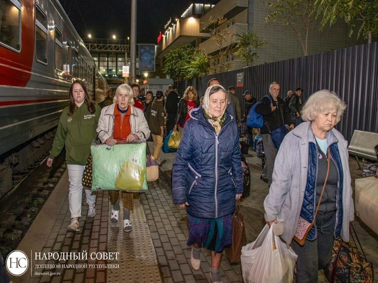 Семьсот вынужденных переселенцев из ДНР отправились на отдых в подмосковный санаторий