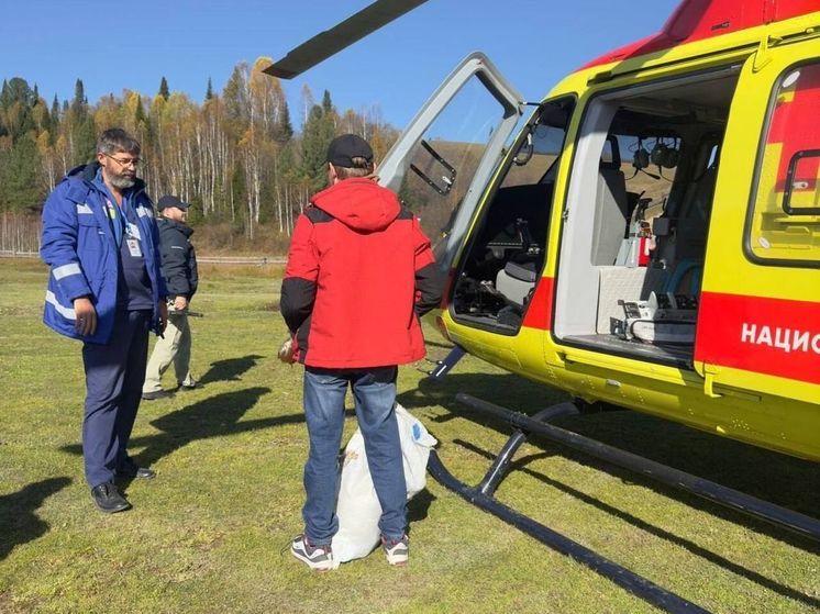 В Кузбассе медики на вертолете спасли шестимесячного малыша