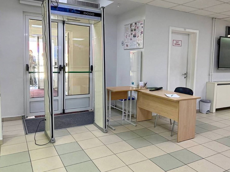 Титовский потребовал проверить школы Салехарда после ЧП в Новом Уренгое