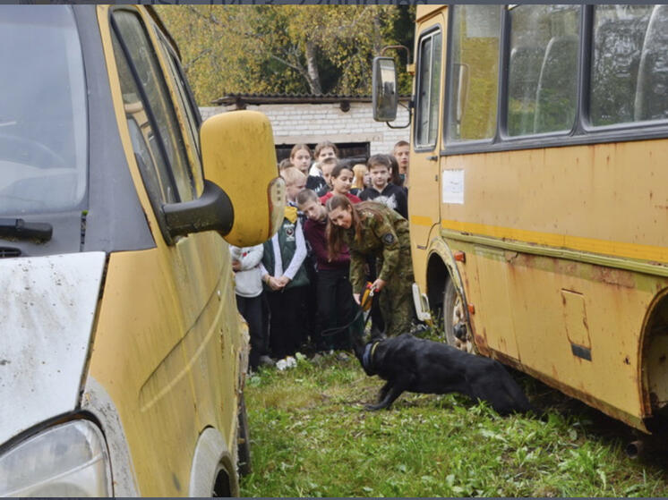Кинологи Смоленской таможни  посетили  Касплянскую школу