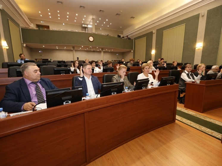 В НАО поддержали задумку ежемесячной выплаты приемным родителям