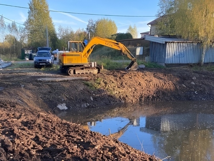 В Тихвине обновляют пожарные водоемы для улучшения доступа к воде
