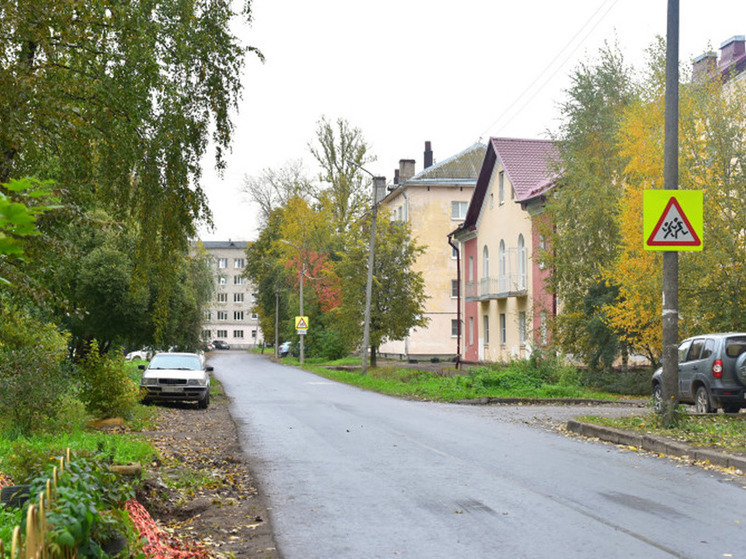 В Великом Новгороде заменили асфальт на Великолукской и Студенческой улицах