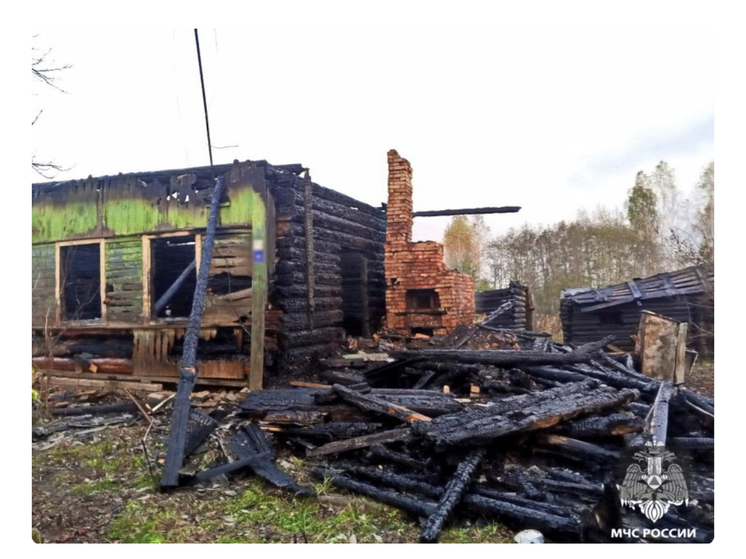 В Руднянском районе произошло возгорание нежилого дома и бани