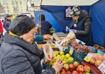 Социальные ярмарки проходит в эти минуты, 12 октября, в краевой столице. Они охватили пригородные районы. Такая форма торговли популярна не только среди малообеспеченных и пожилых горожан.