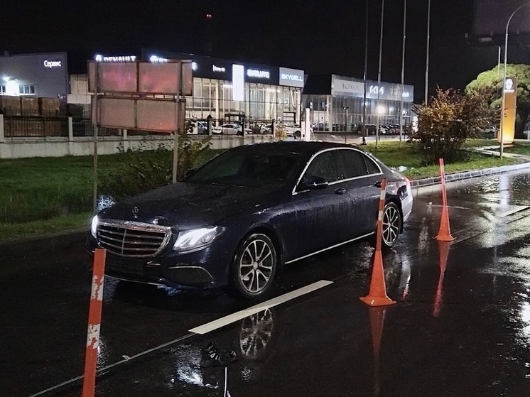В Великом Новгороде впала в кому женщина, сбитая на нерегулируемом переходе