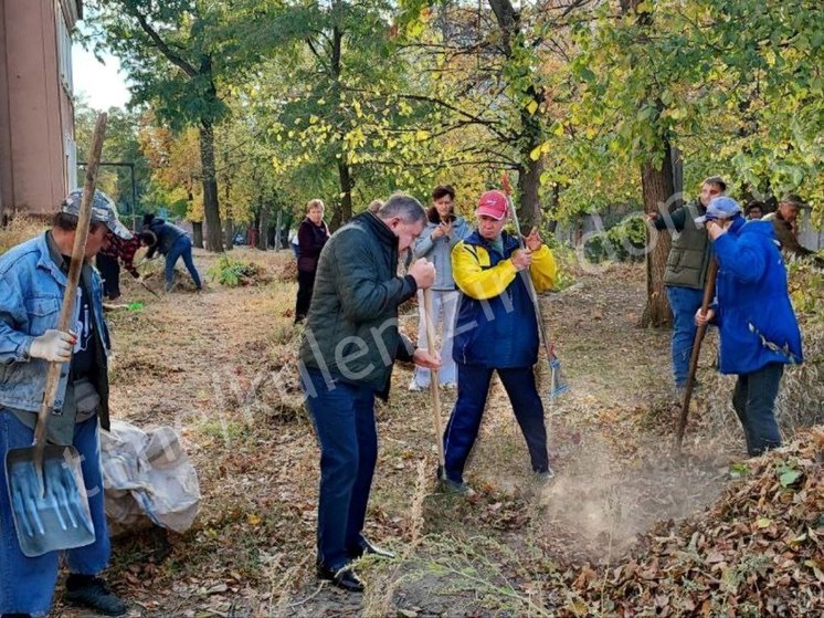 В Донецке в микрорайоне Гладкова прошёл субботник