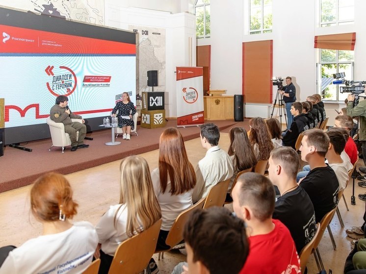 Герой ДНР Ахра Авидзба провёл встречу с молодёжью Донецка