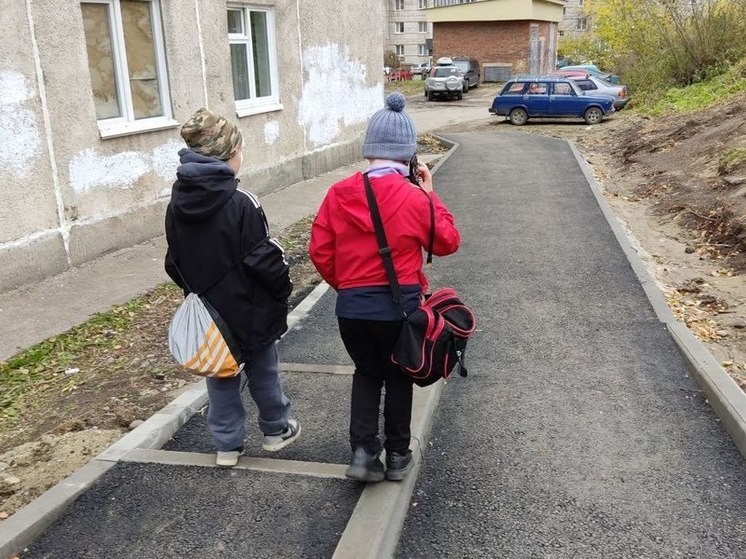 В Томске за школой искусств №3 обновили спуск во двор