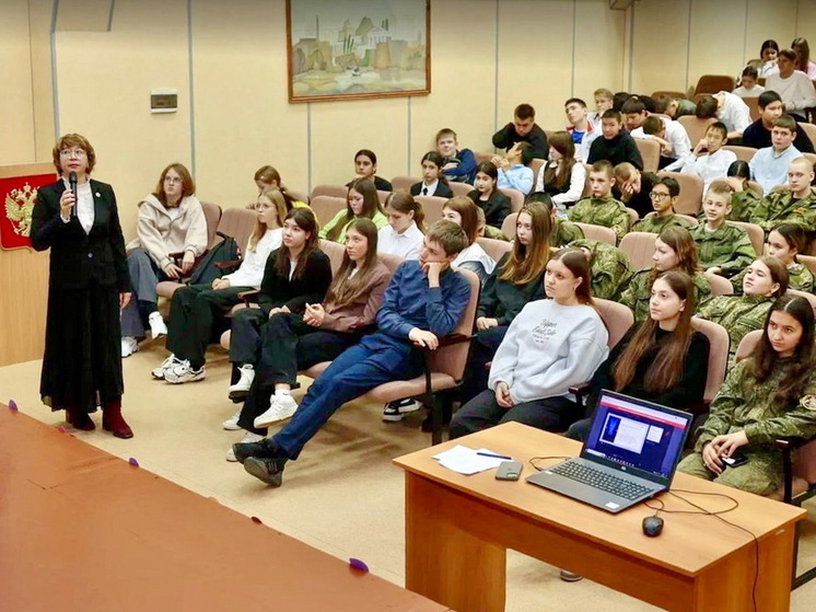 В школе Тарко-Сале прошла лекция на тему буллинга