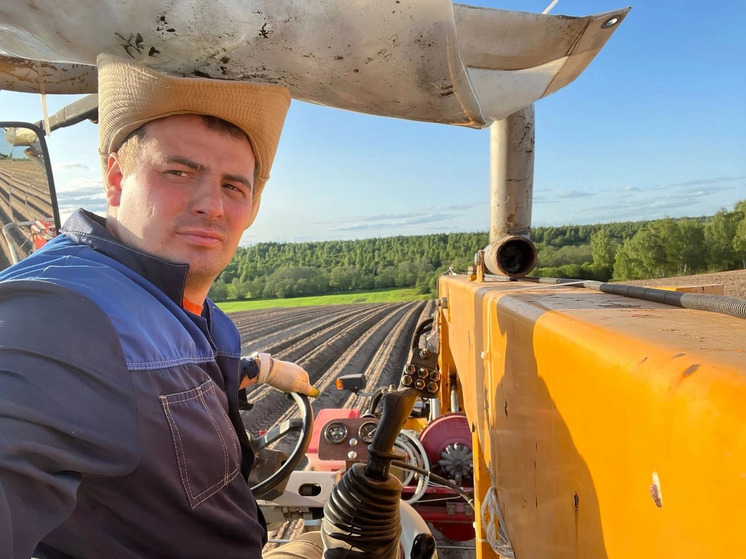 Василий Анохин поздравил работников агропромышленного комплекса