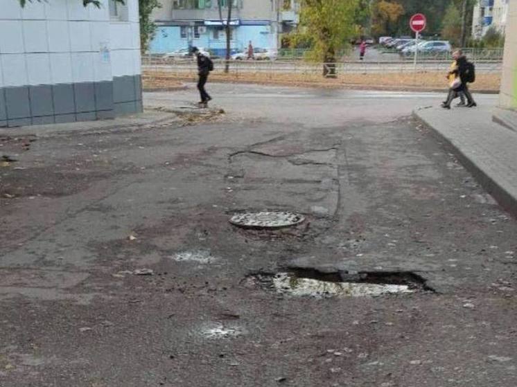В Липецке на Космонавтов сняли асфальт, а новый положить забыли