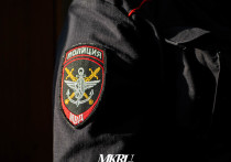 Патруль задержал в селе Чара мотоциклиста с признаками алкогольного опьянения, но тот выбил стекло двери служебного автомобиля и скрылся, пока его товарищ мешал полицейским