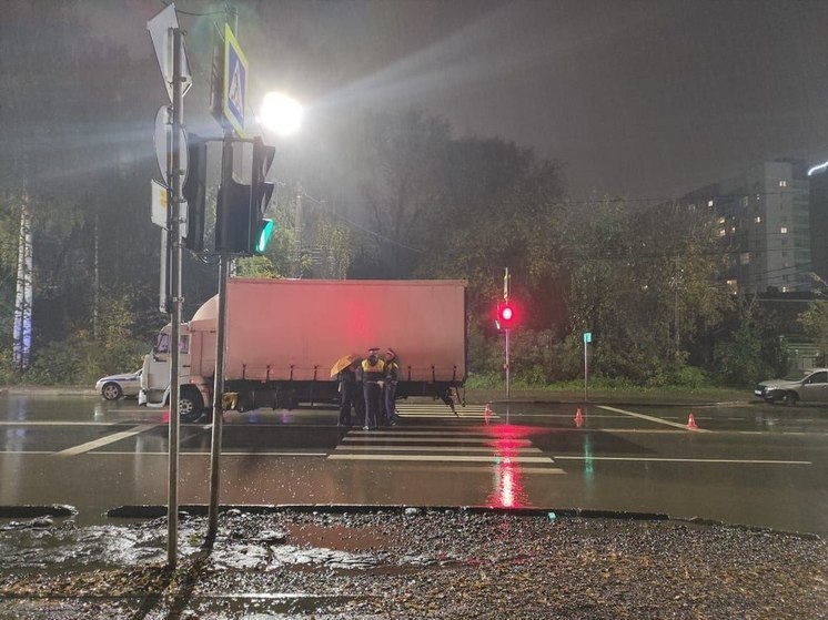 Водитель КамАЗа пил вино, пока ремонтировалась его машина, а потом сел за руль и сбил ребенка в Твери