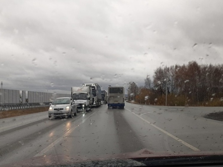 Пермский тракт встал в огромную пробку