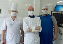 Травматологи Алтайского края разработали имплант для пациентов с повреждениями в области тазобедренного сустава. Испытания новинки завершают в Краевой клинической больнице скорой медицинской помощи (ККБСМП), сообщает пресс-служба Минздрава регион.