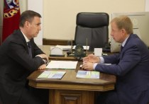 Заместитель председателя правительства РФ Дмитрий Патрушев посетил с рабочей поездкой Алтайский край. На встрече с губернатором Виктором Томенко состоялось обсуждение перспектив развития агропромышленного комплекса и реализации нацпроекта «Экология».