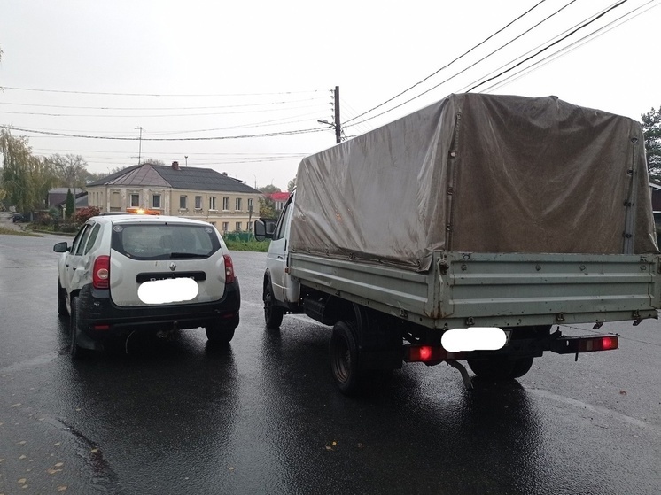 "Никуда не звоните, я пьяный": водитель ГАЗели под Тверью убежал после аварии